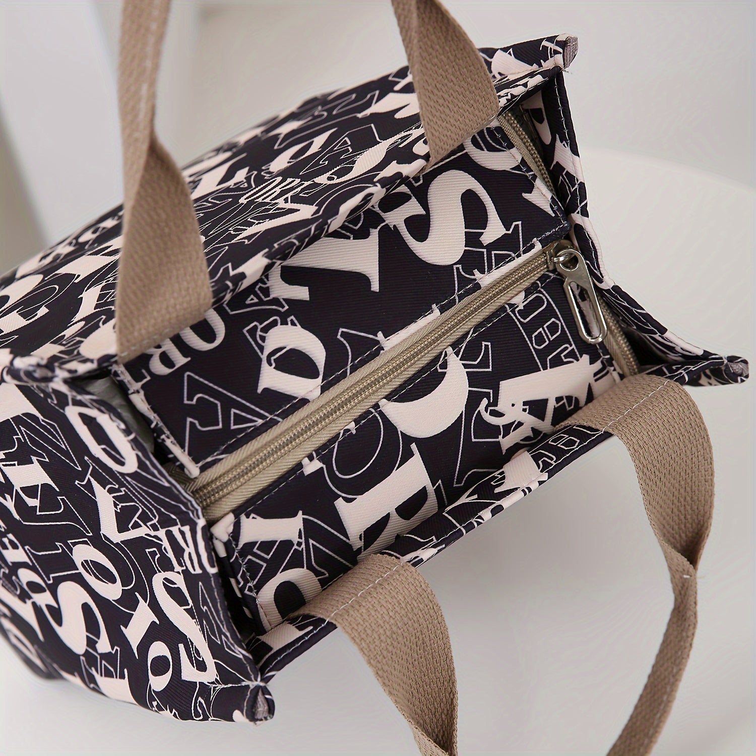 Retro Commuter Tote Handbag Sturdy Nylon Zipper Closure Fabric Lining Printed