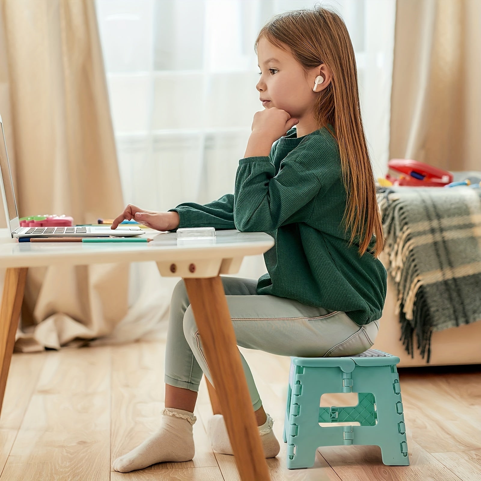 22%22 Folding Step Stool Holds Up To 136.08 KG