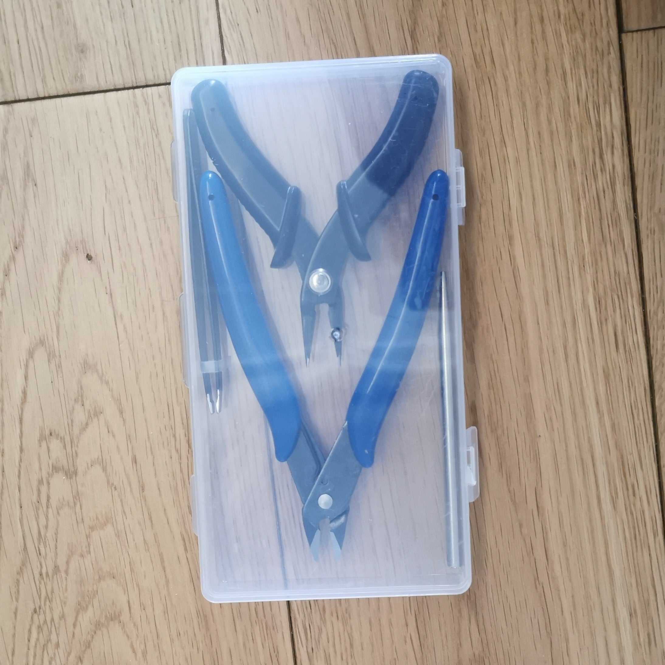 Assembly Tool Pliers for Metal Models