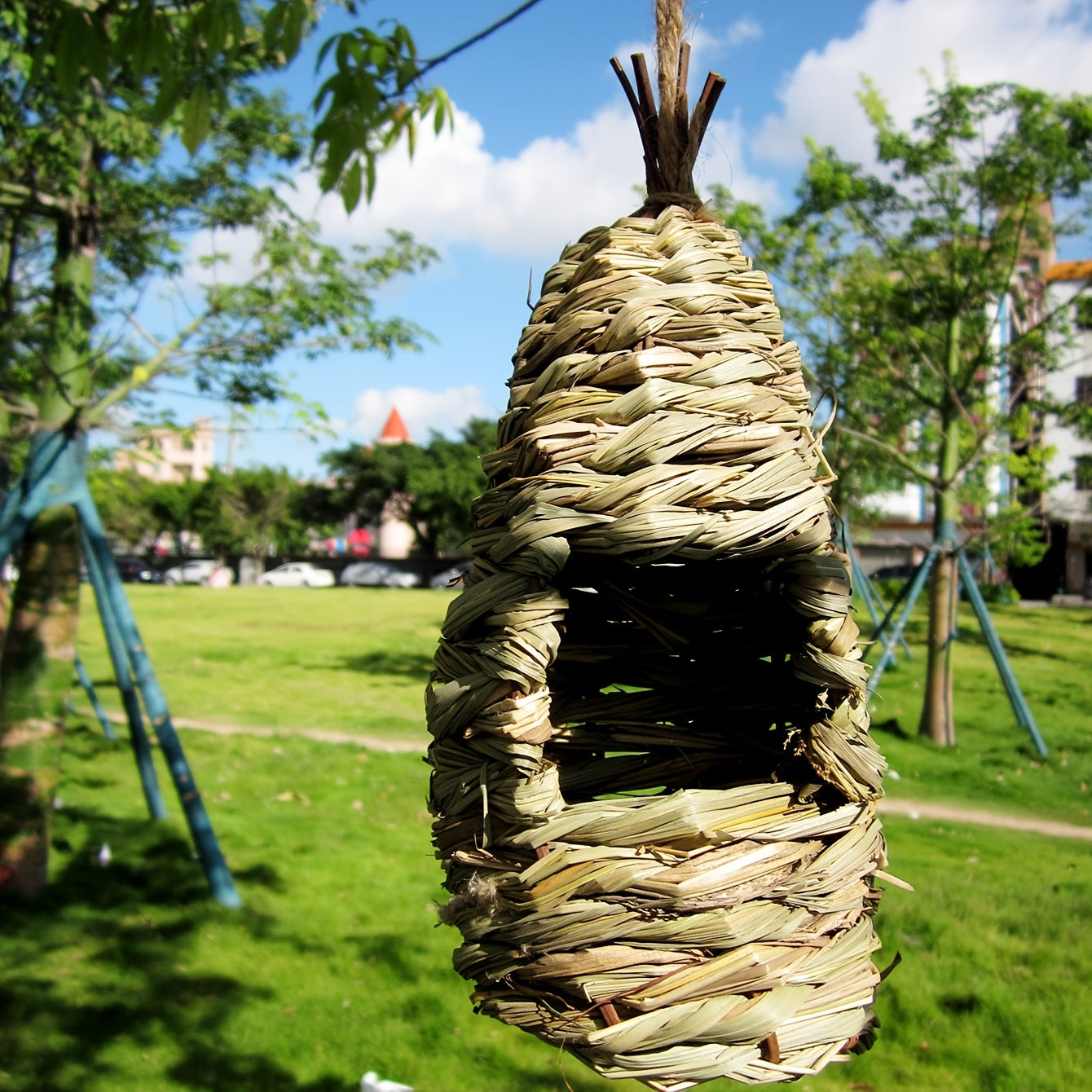 Handwoven Straw Bird Nest for Garden Decoration