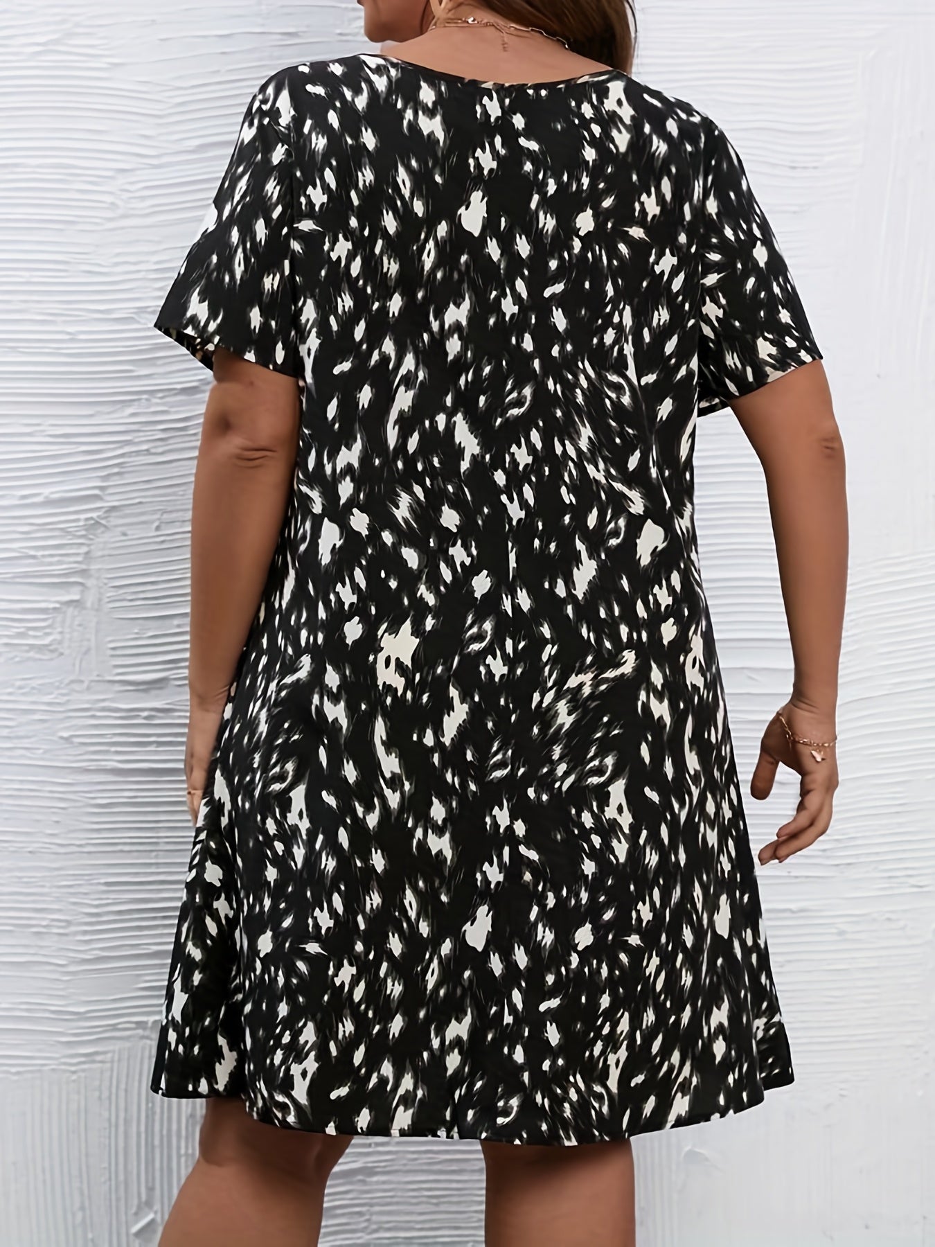  Women's Allover Print Short Sleeve Dress