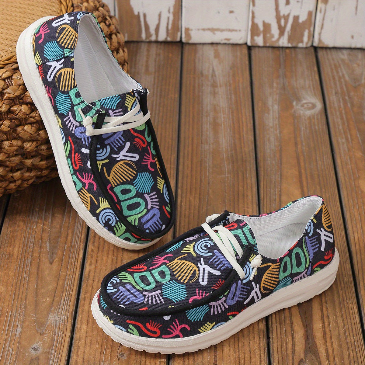 Women's Graffiti Pattern Canvas Shoes Casual Lace Up Outdoor Shoes
