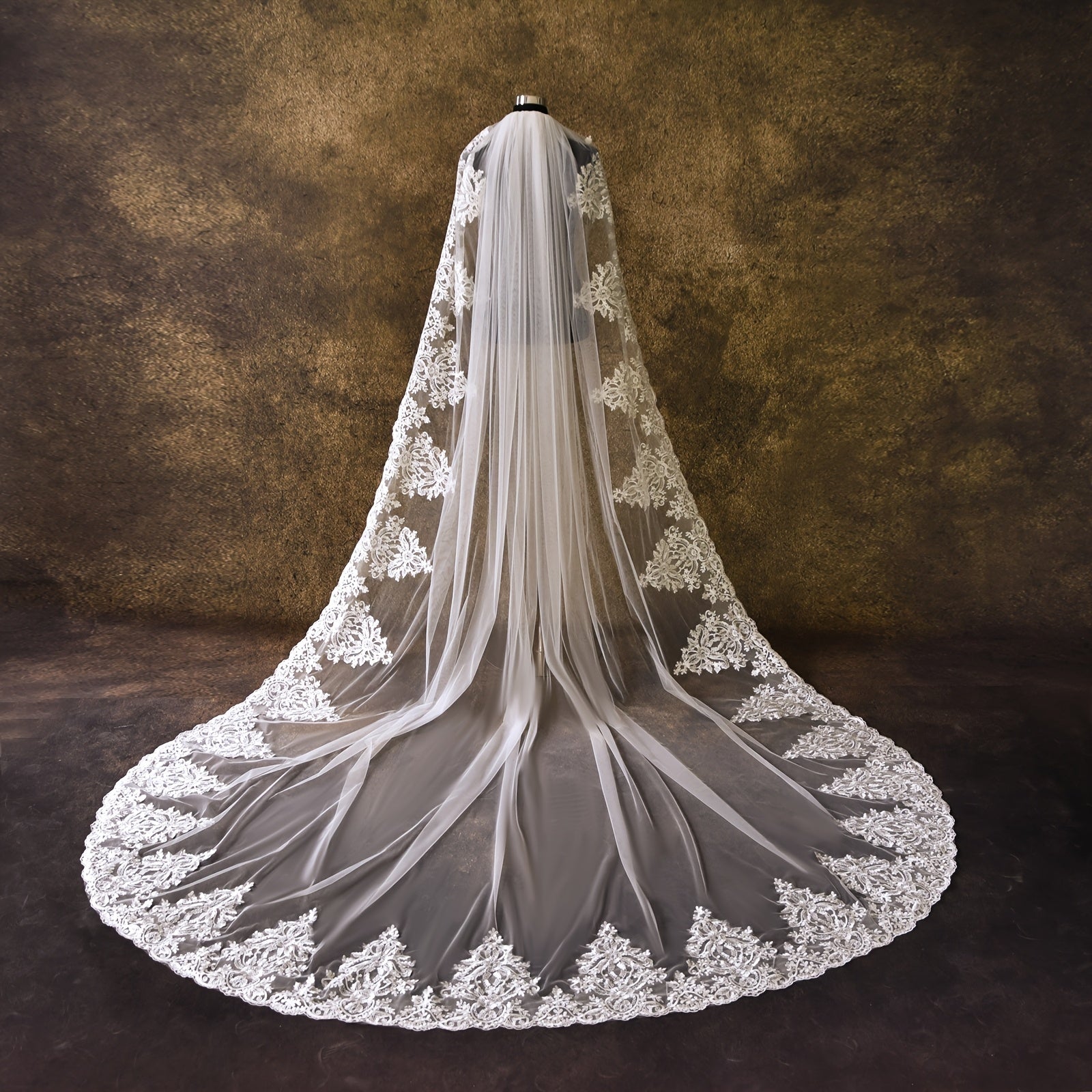 Vintage Lace Bridal Veil with Hair Comb