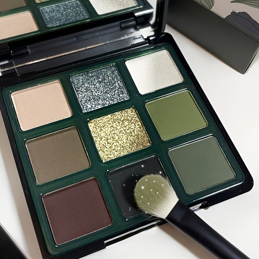 French Smoky Eyeshadow Palette & Green Contrast Makeup for Halloween