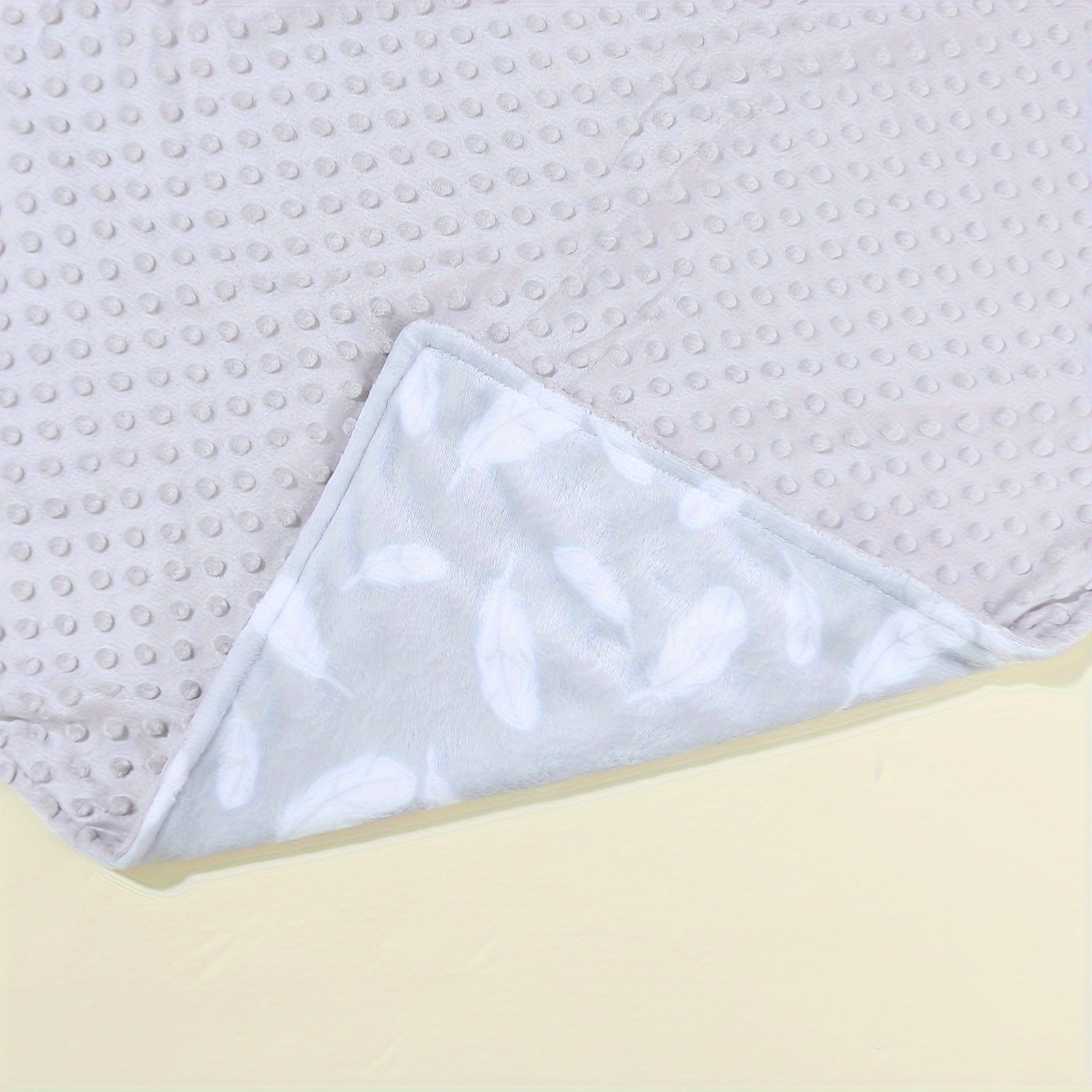 Cartoon Feather Pattern Beanie Velvet Blanket for Stroller