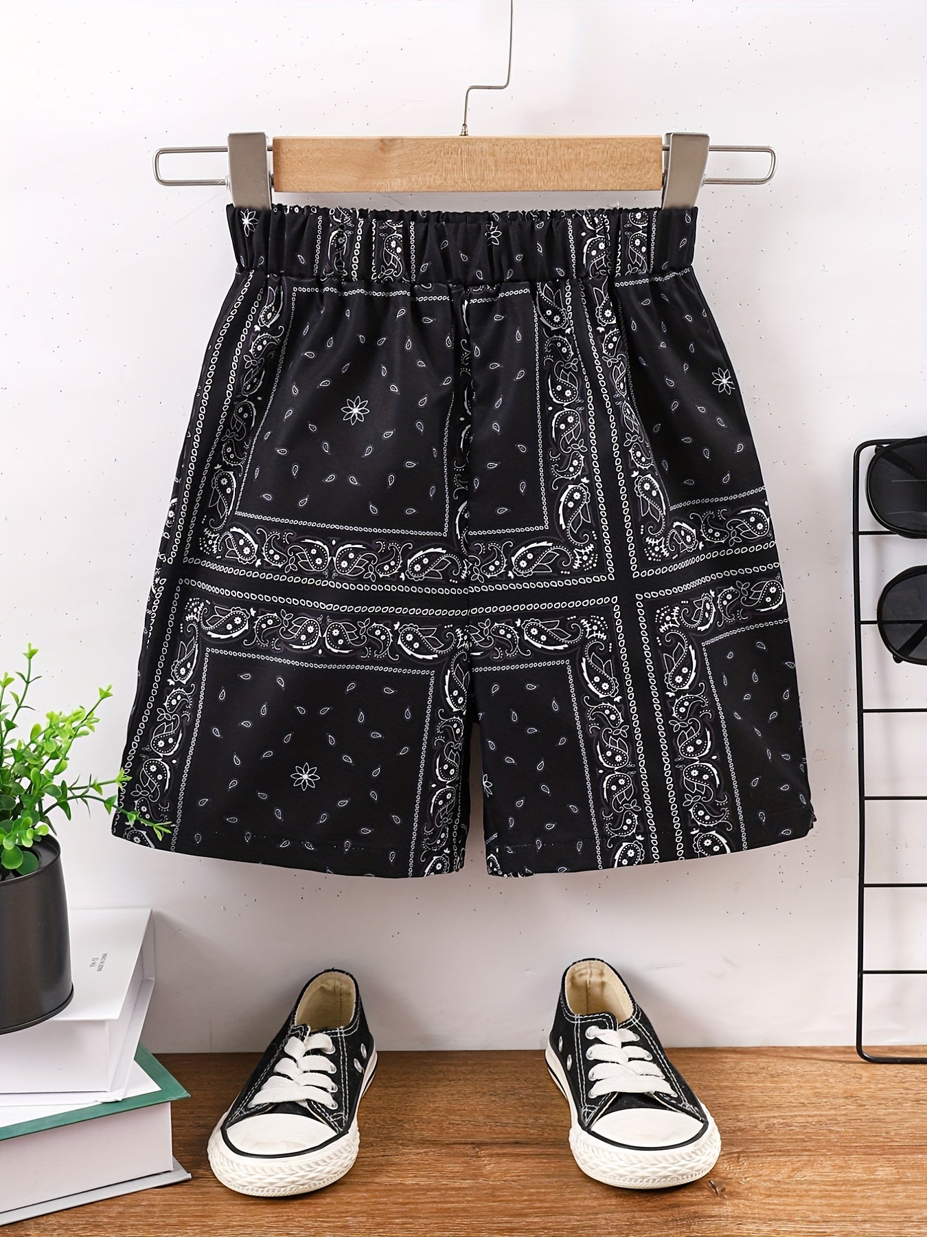 Men's Paisley Print Elastic Waist Workout Shorts