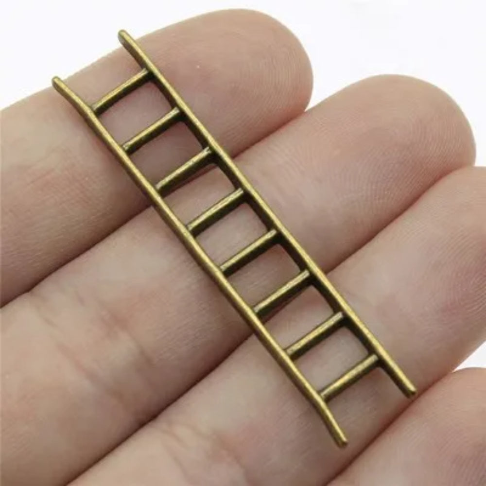 Metal Ladder Shaped Toy House Set for Outdoor Decoration