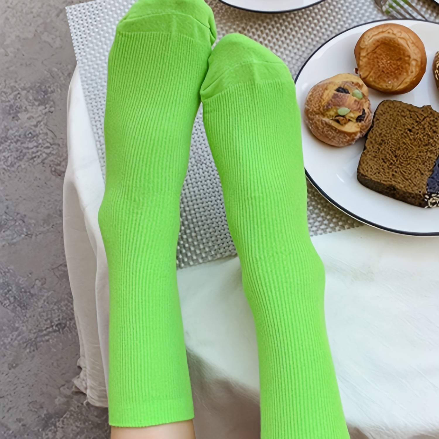 10 Pairs Women's Mid Tube Socks Comfy & Breathable Solid Color Stockings