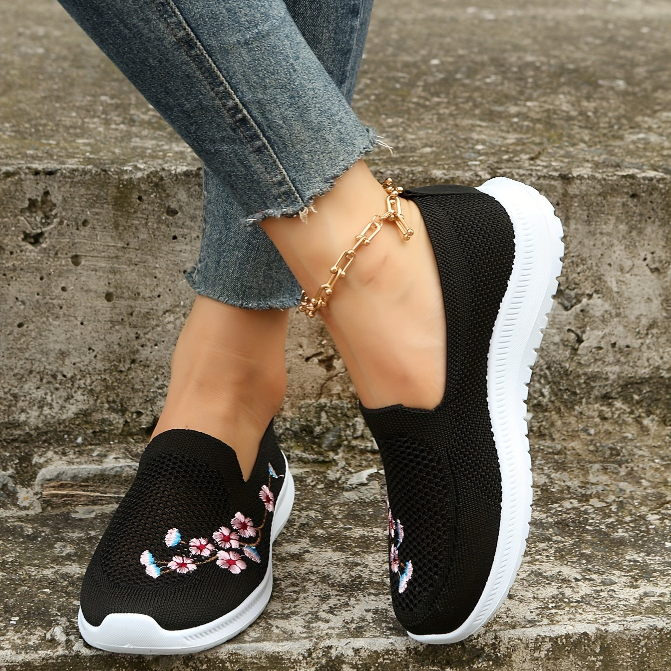 Women's Flowers Embroidered Flat Shoes Lightweight Slip On