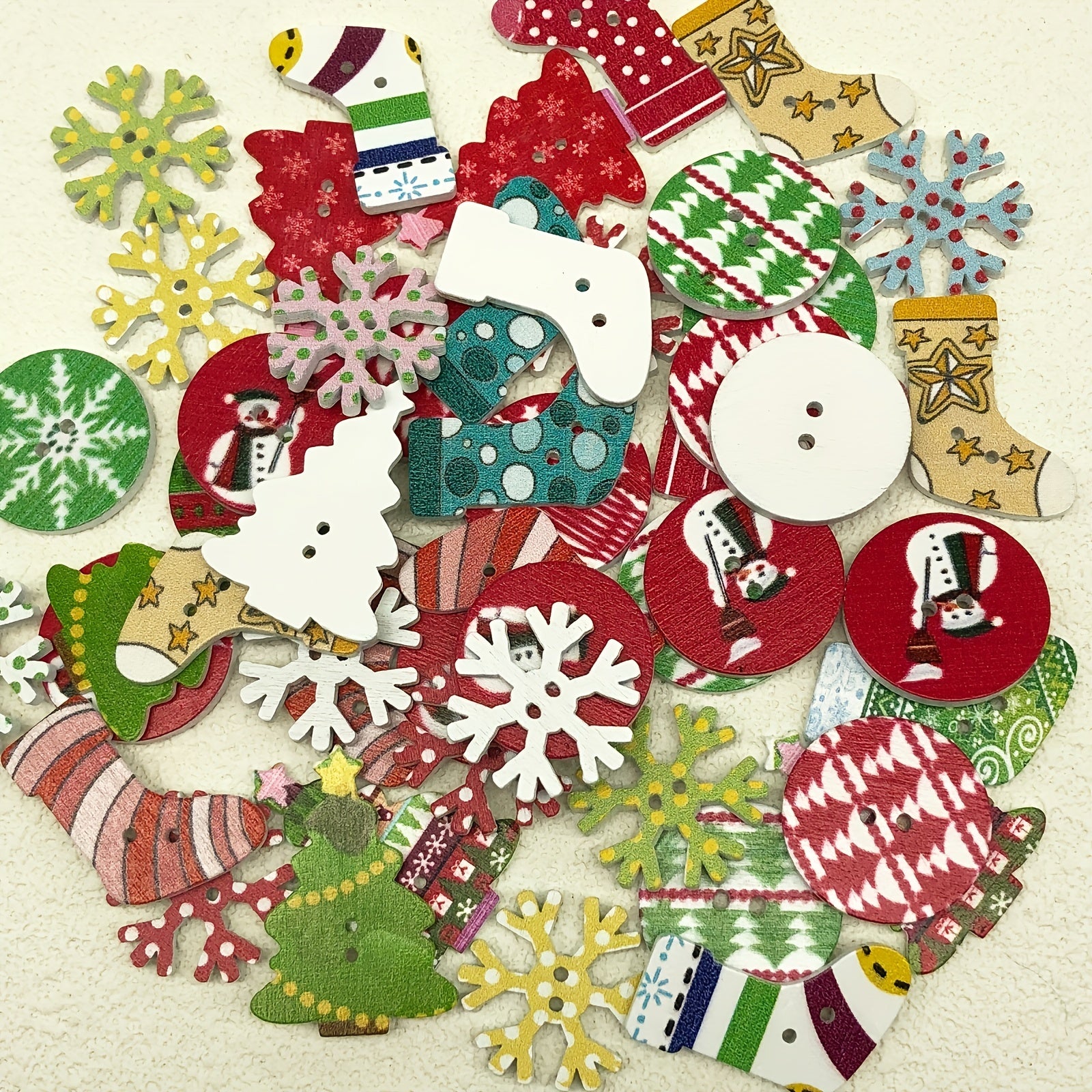 50pcs Christmas Mixed Wooden Crafts Buttons Snowflake Sewing DIY Decorative