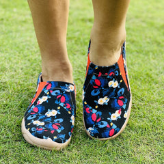 Women's Floral Pattern Slip-On Canvas Shoes Round Toe Comfy Outdoor Travel