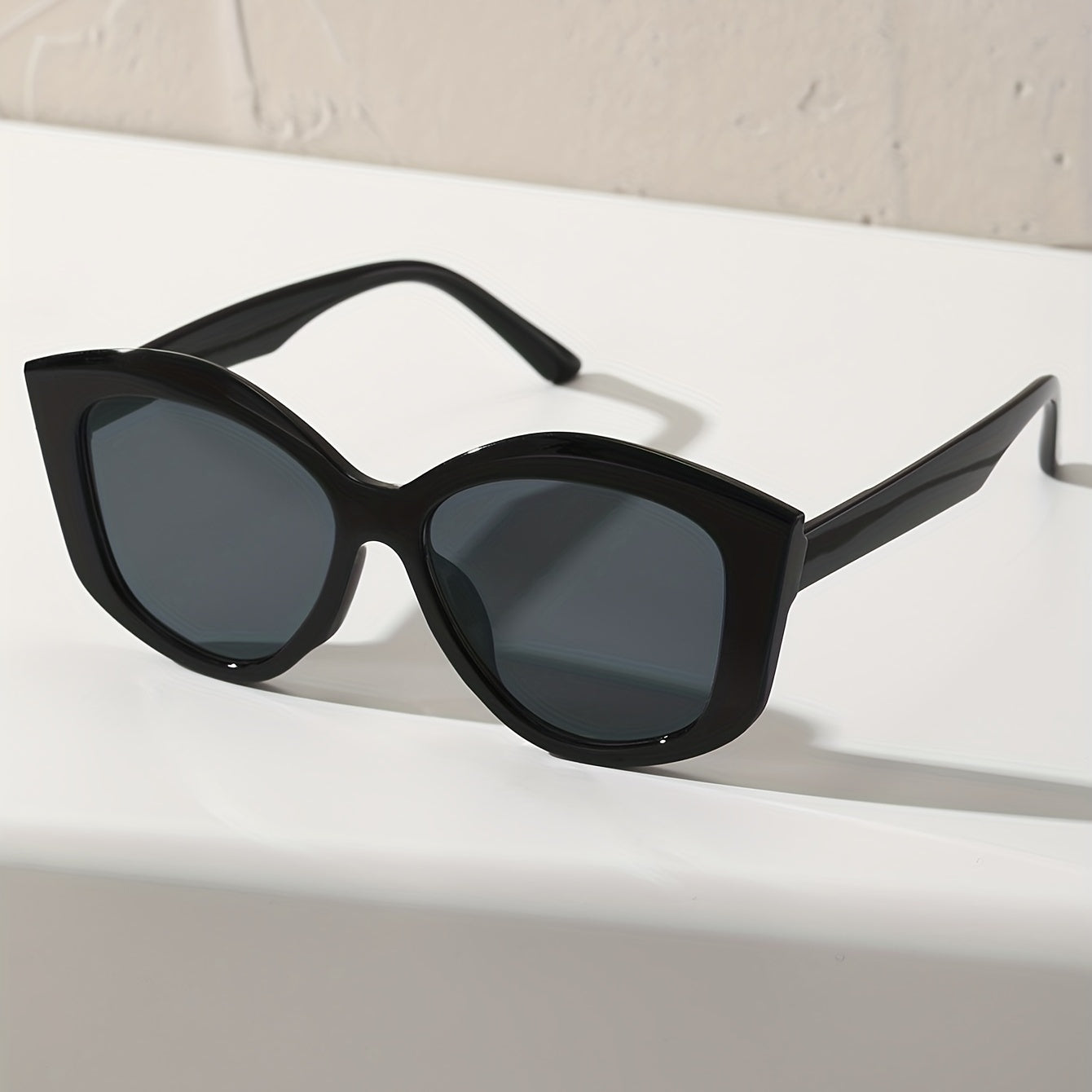 Oversized Cat Eye Sunglasses UV400 Anti Glare Glasses