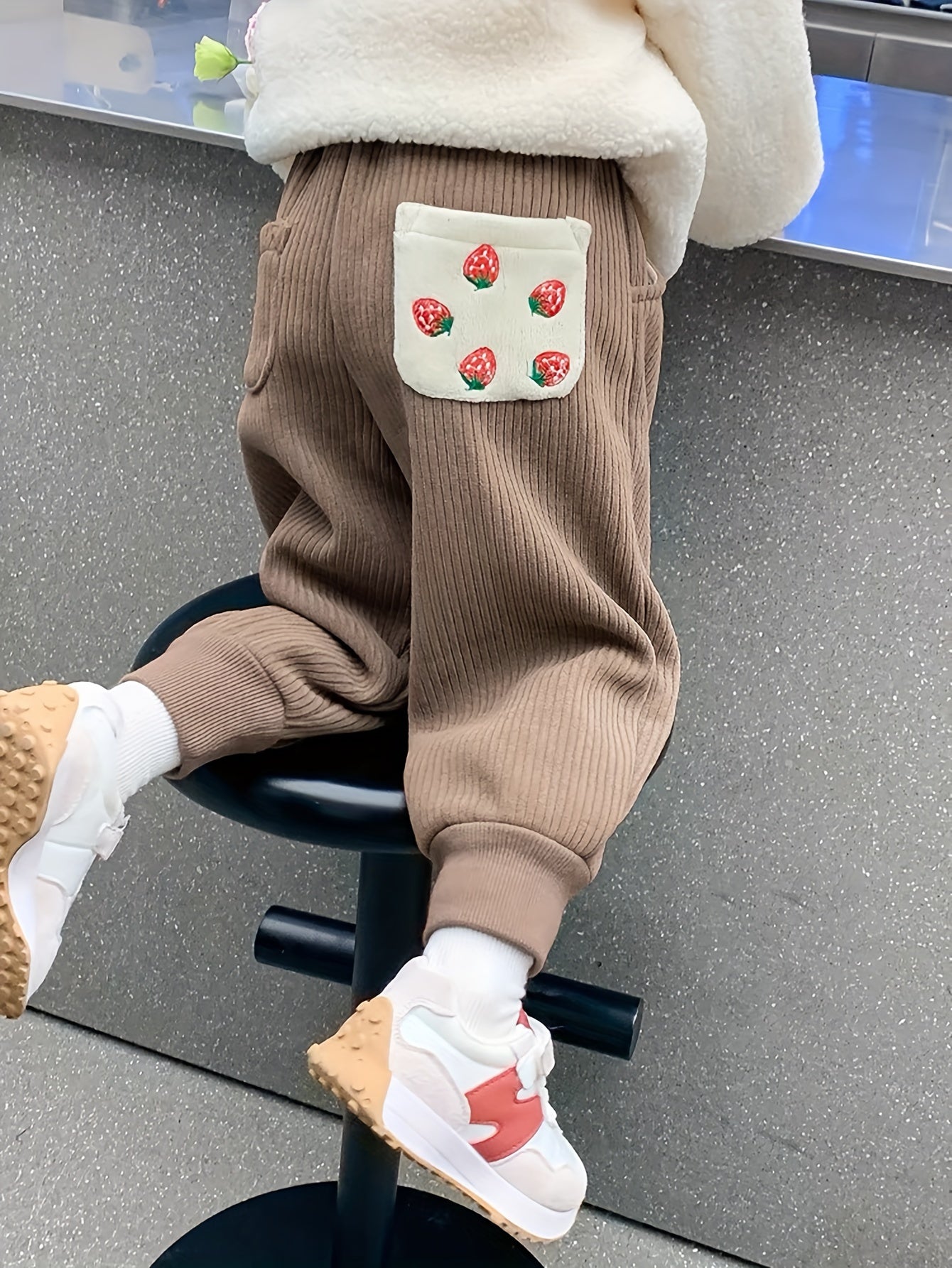 Girls Strawberry Graphic Jogger Pants Fall Winter Sports
