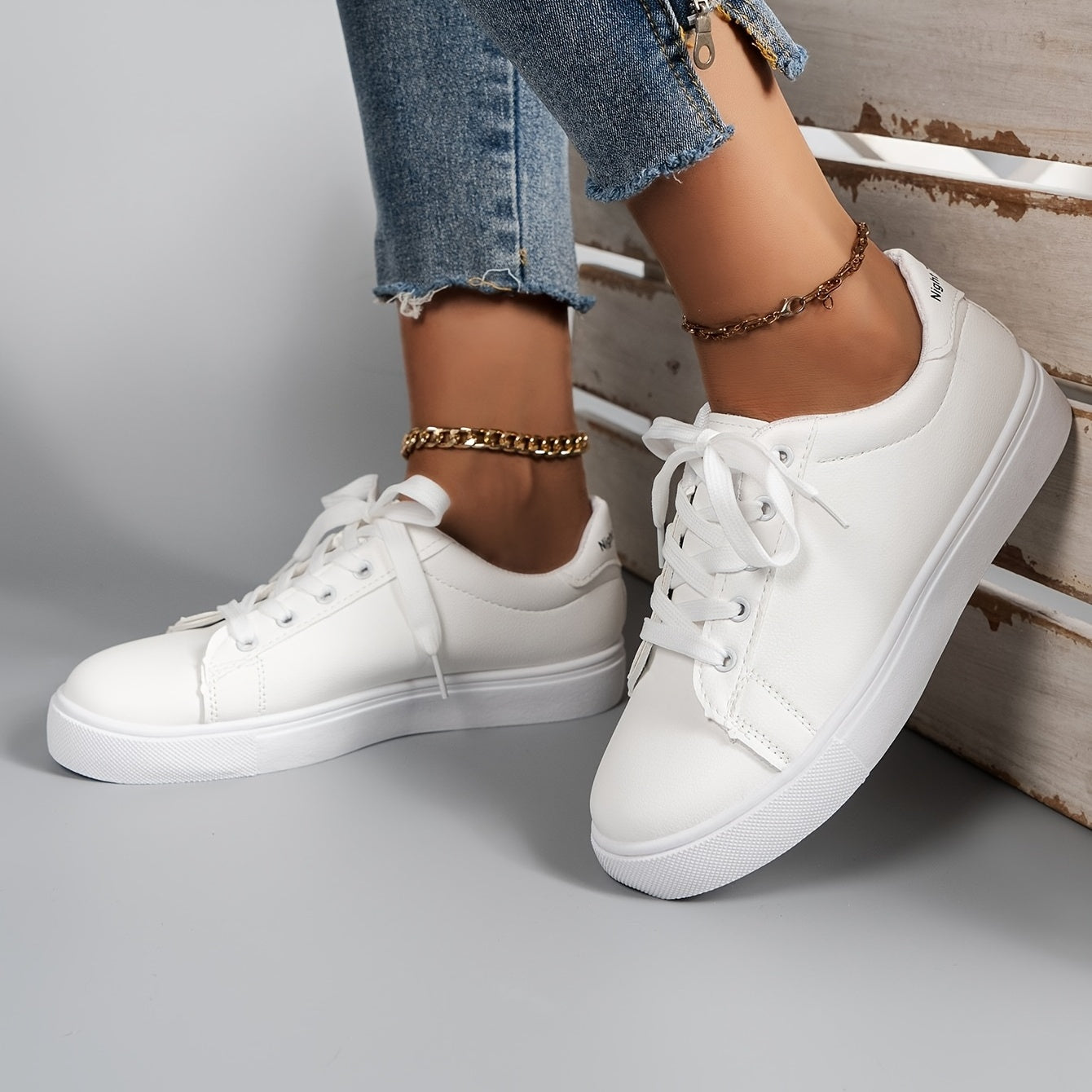 Women's Lace-Up Flat Skate Shoes Non-Slip Casual Walking Shoes