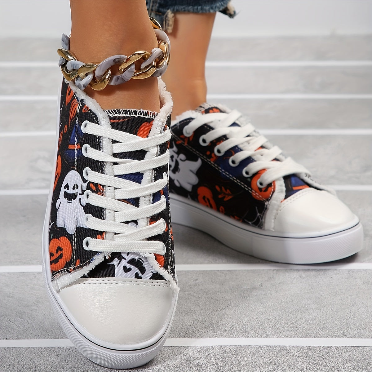 Women's Ghost & Pumpkin Pattern Canvas Shoes Halloween Lace Up Low Round Toe