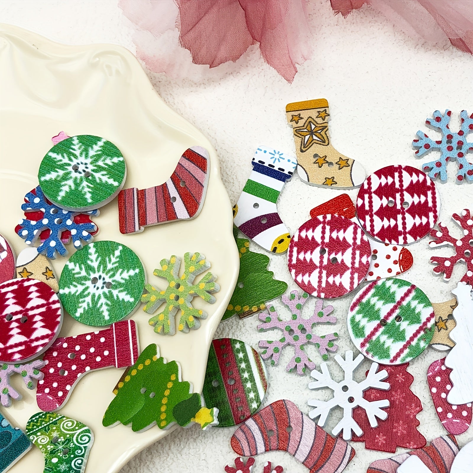 50pcs Christmas Mixed Wooden Crafts Buttons Snowflake Sewing DIY Decorative