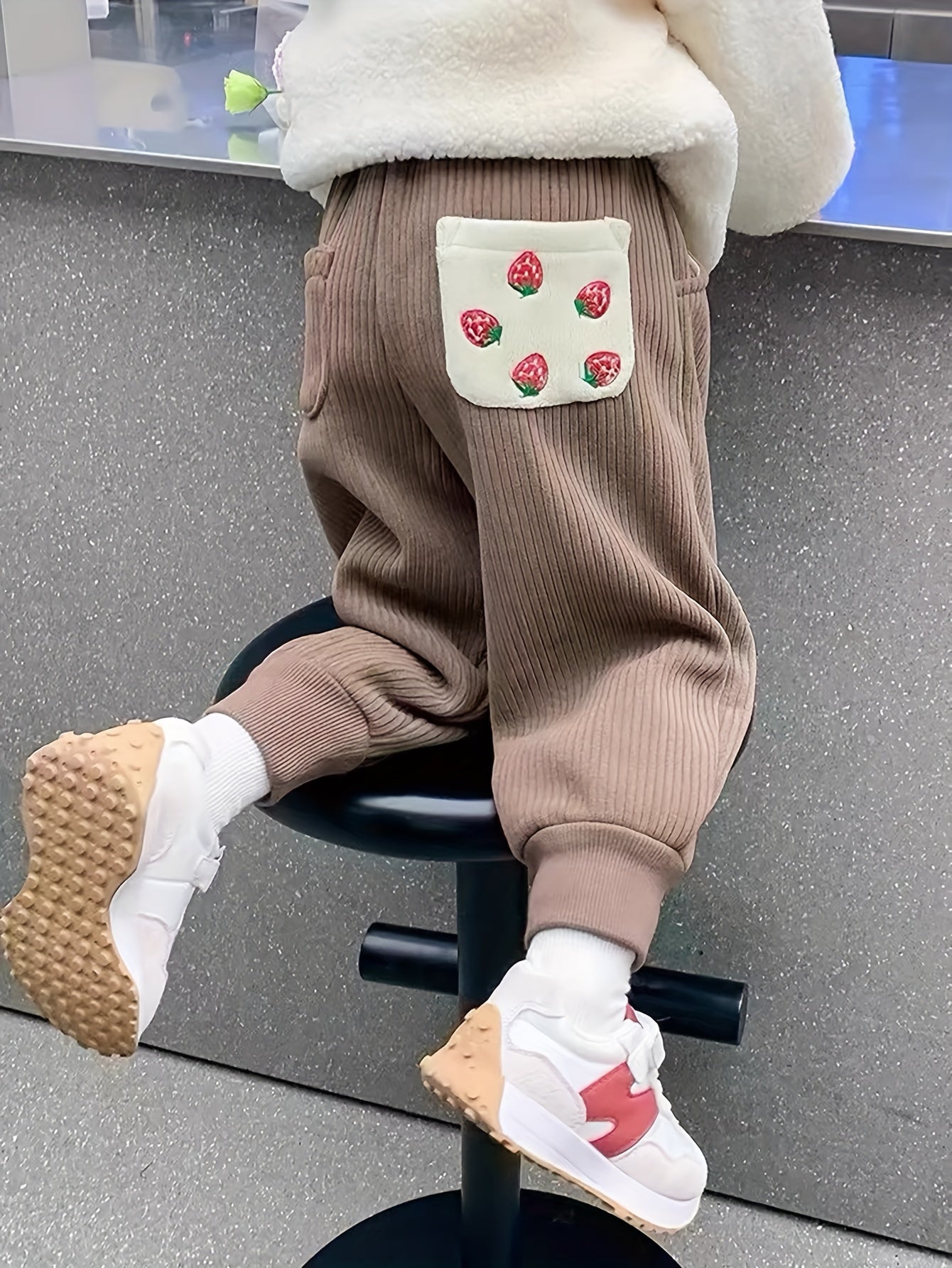 Girls Strawberry Graphic Jogger Pants Fall Winter Sports