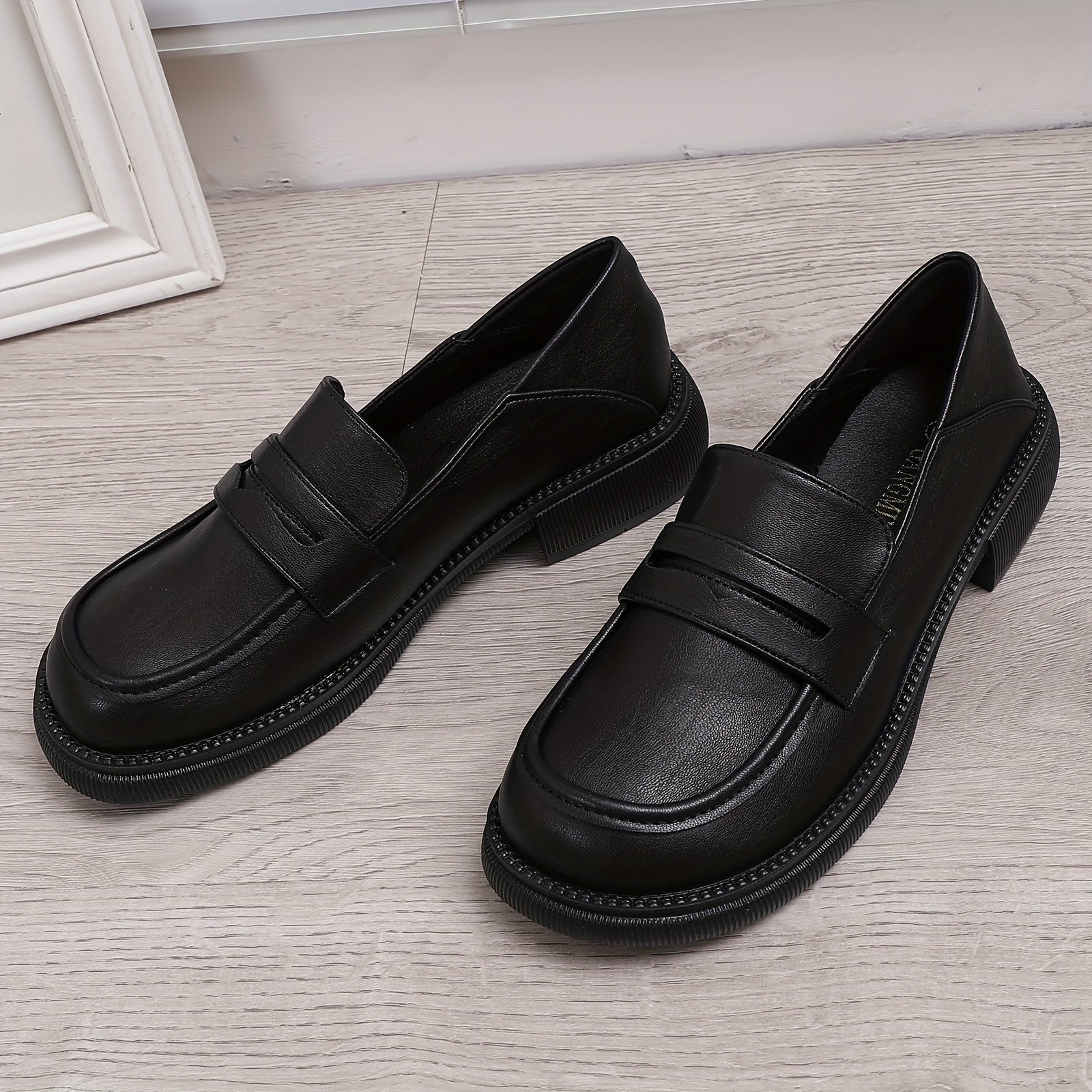 Women's Flat Loafers Retro Round Toe Faux Leather Solid Shoes