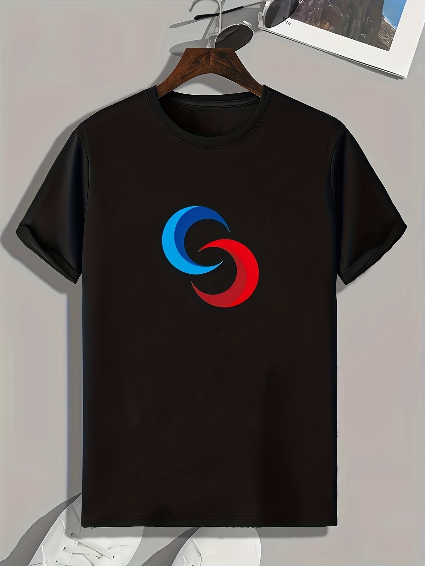 Red Symbol Print Men's Graphic Tee for Summer