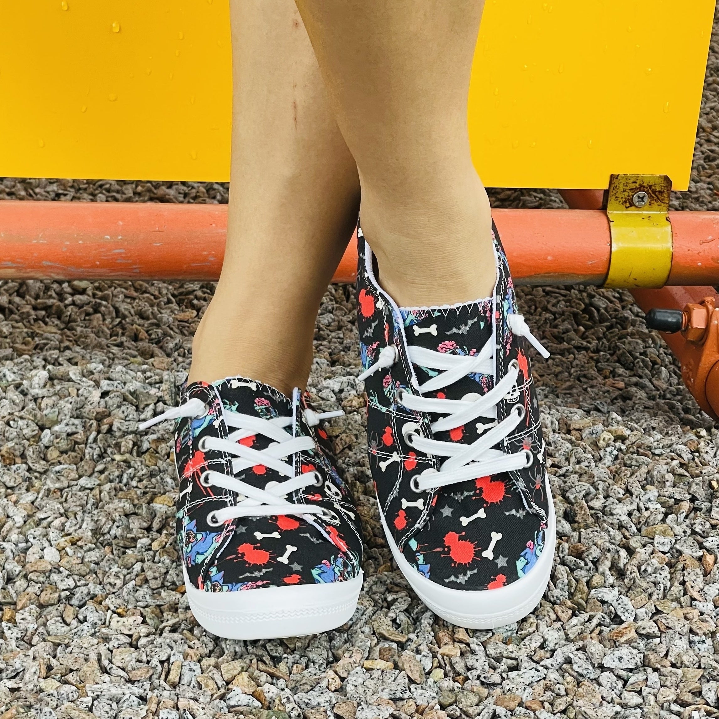 Women's Skull Printed Canvas Shoes Low Round Toe Lace Up Lightweight Comfy Shoes
