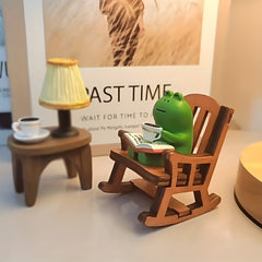 Mini Frog Reading Eagle Statue Bookshelf Decoration