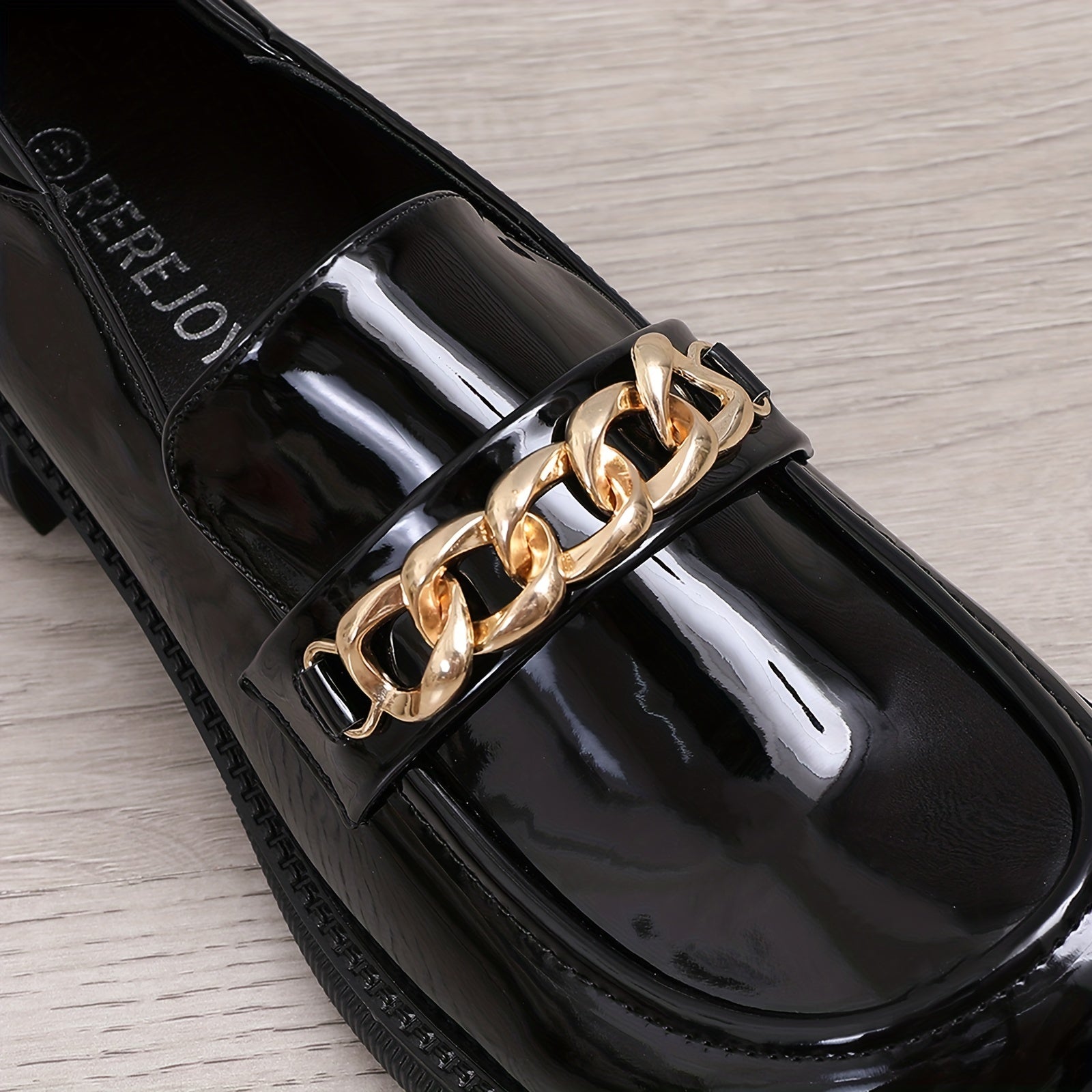 Women's Chain Decor Loafers Retro Round Toe Faux Leather Shoes