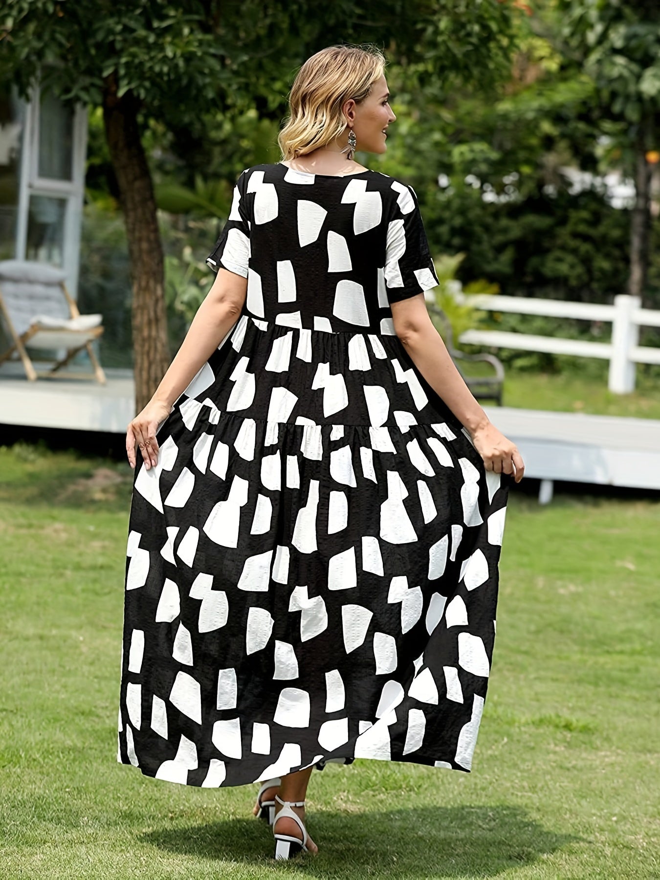  Geometric Print Short Sleeve Maxi Dress