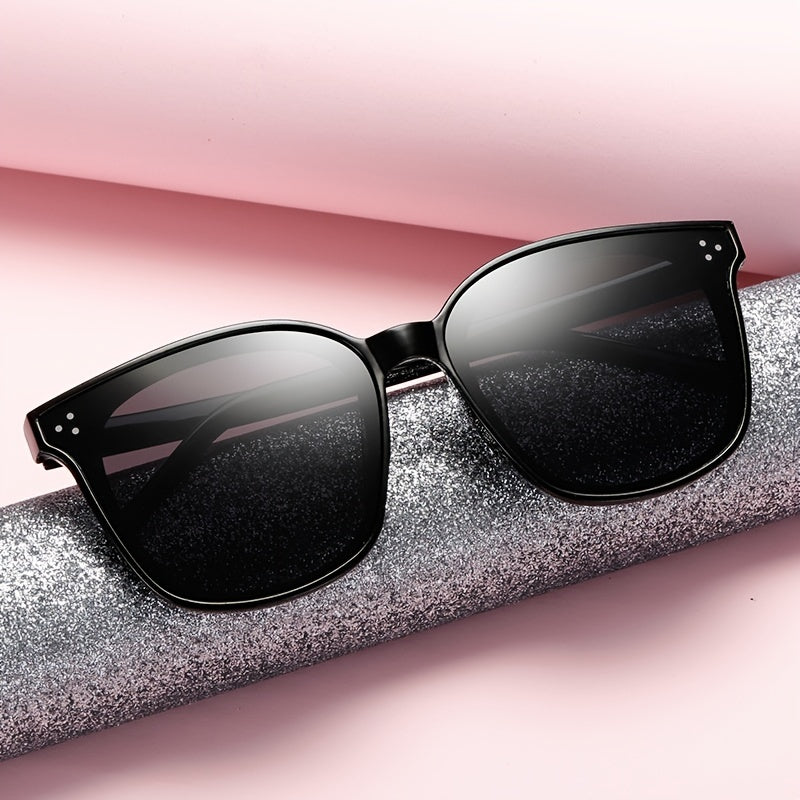 Stylish Sunglasses with Triple Frame Spots