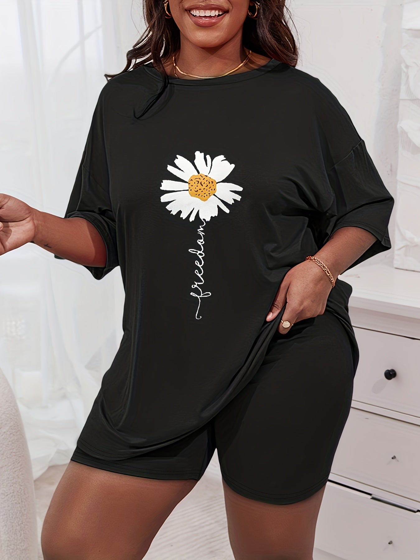 Women's Plus Daisy Print Lounge Set Short Sleeve Tee & Shorts Two Piece Set
