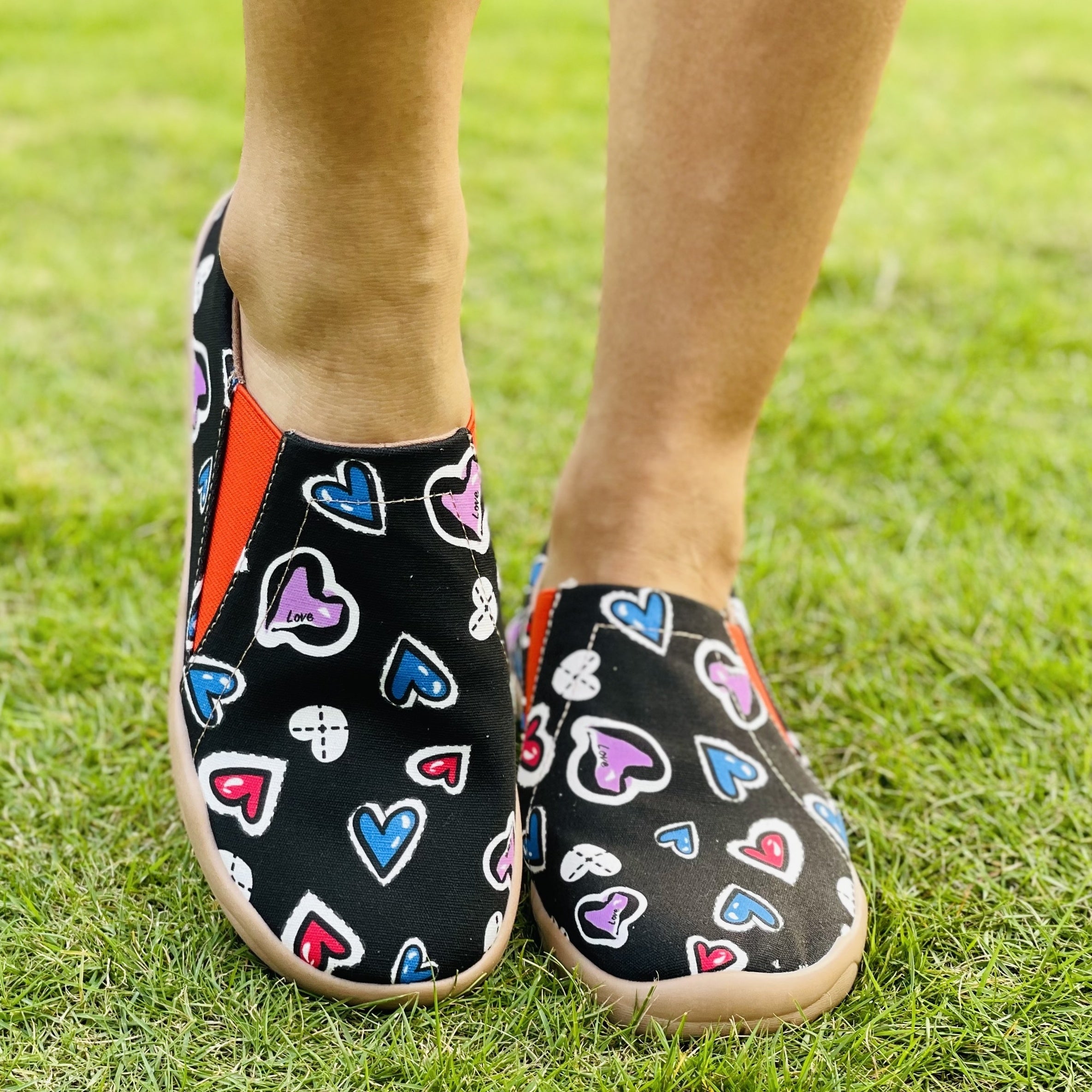 Women's Heart Pattern Slip On Lightweight Travel Shoes