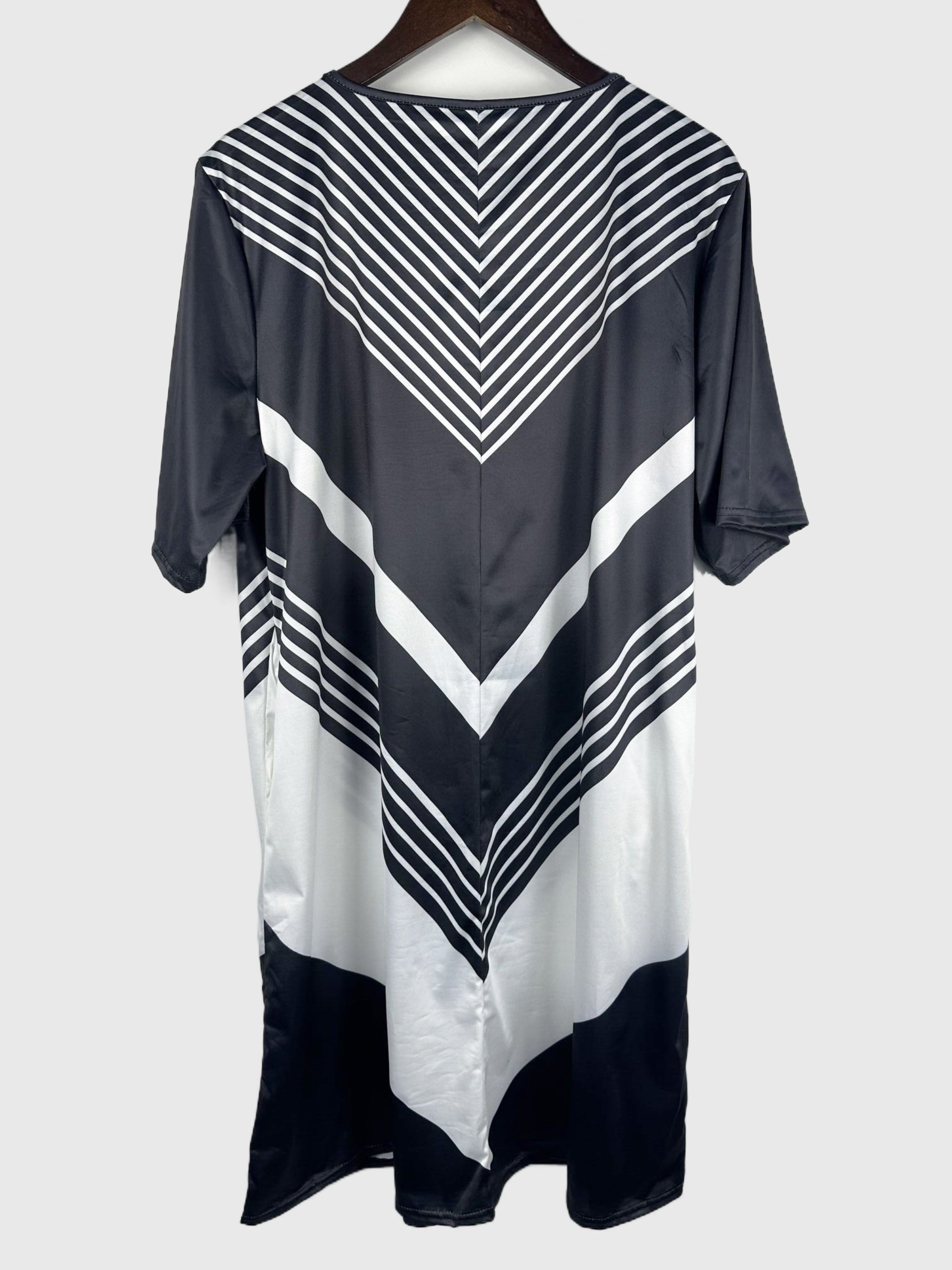 Geometric Print Short Sleeve Round Neck Dress With Pockets