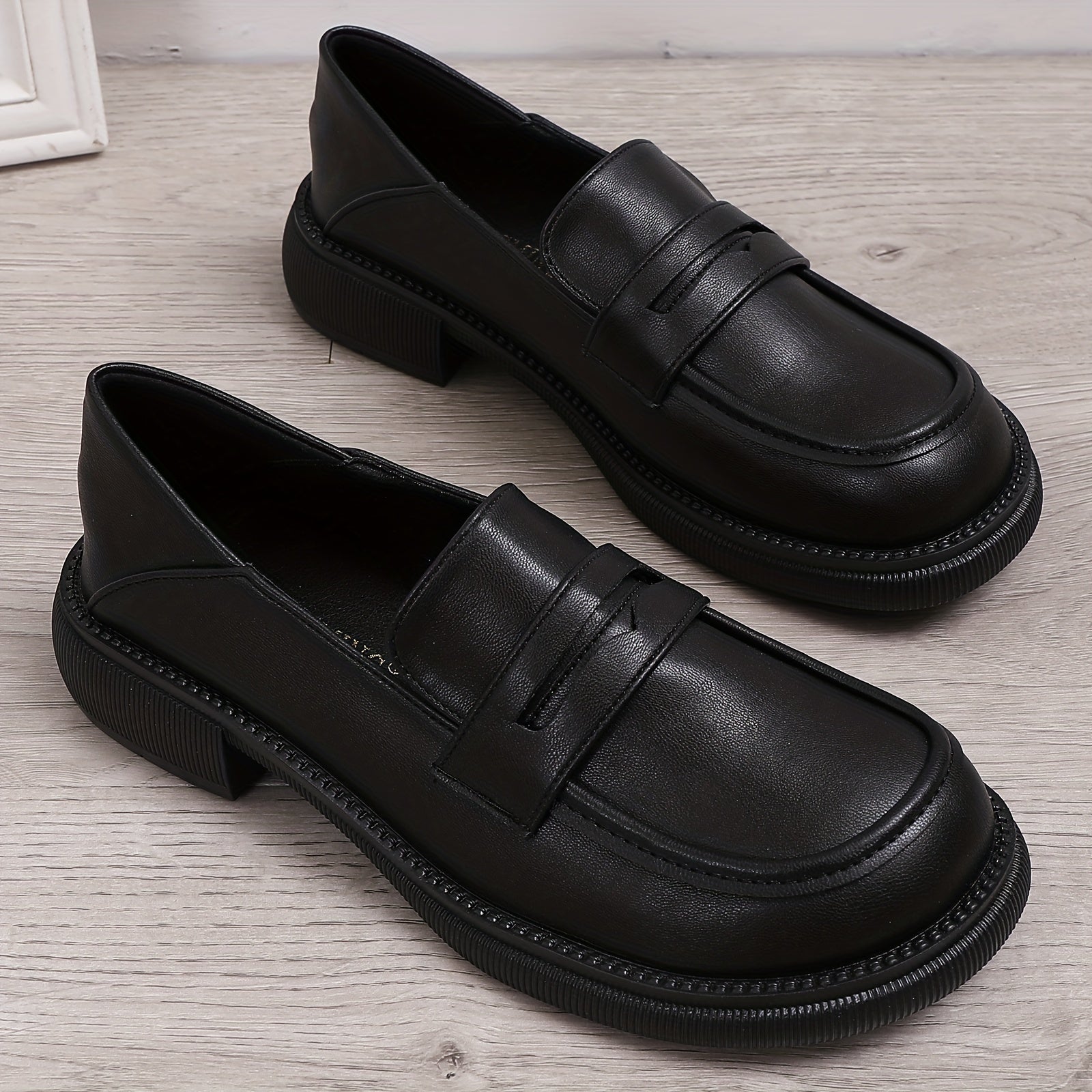 Women's Flat Loafers Retro Round Toe Faux Leather Solid Shoes