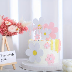 Small Daisy Cake Decoration for Fresh Birthday Cake Look