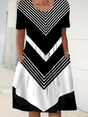 Geometric Print Short Sleeve Round Neck Dress With Pockets