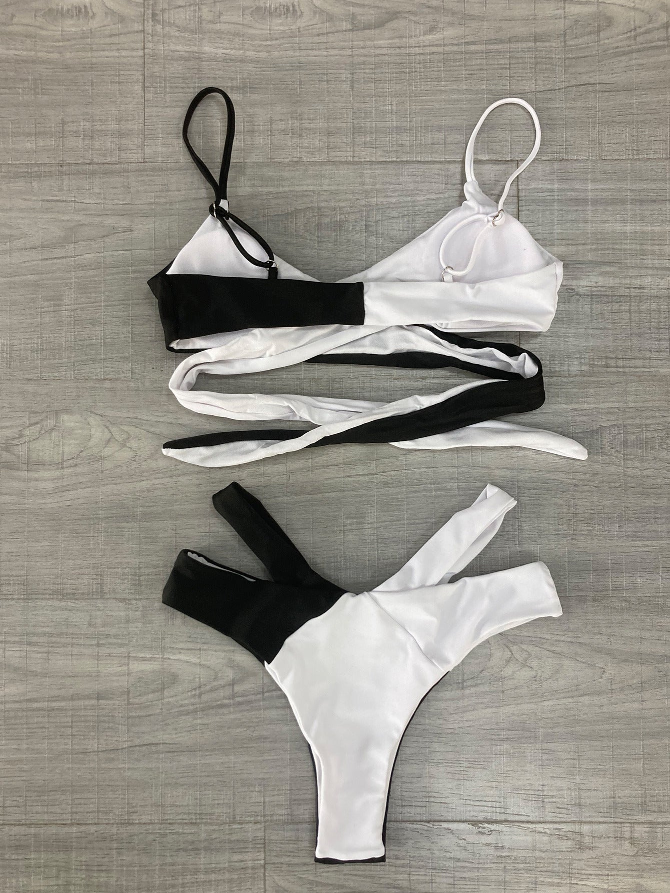 Colorblock Strappy Back Cut Out Side Bikini Swimsuit