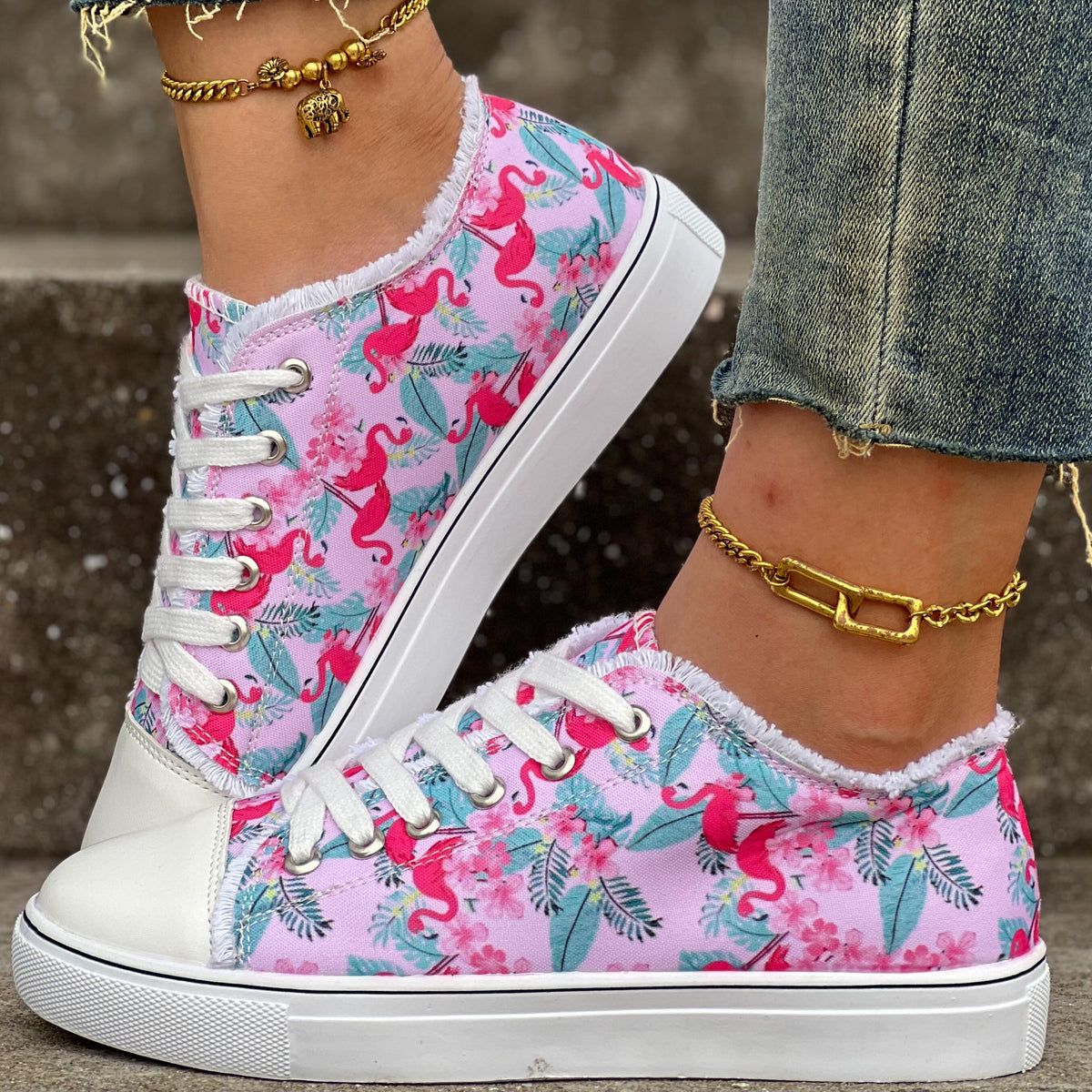 Flamingo Print Canvas Shoes for Women Lace Up Lightweight Low Top Sneakers