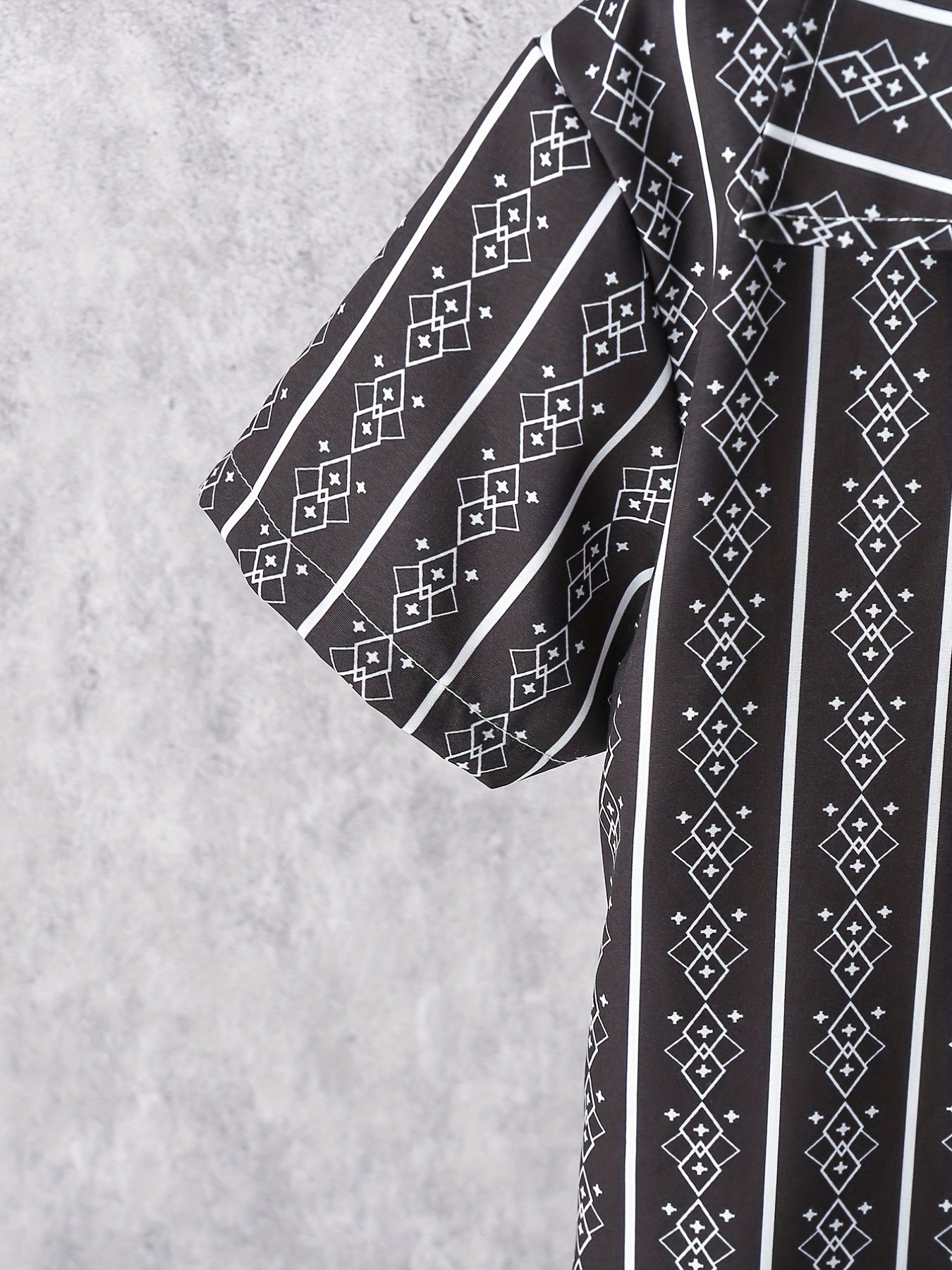 Boy's Geometric Print 2pc Shirt & Pants Set
