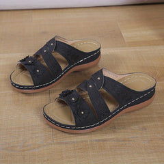 Women's Flower Decor Slide Shoes Comfortable Perforated Sandals