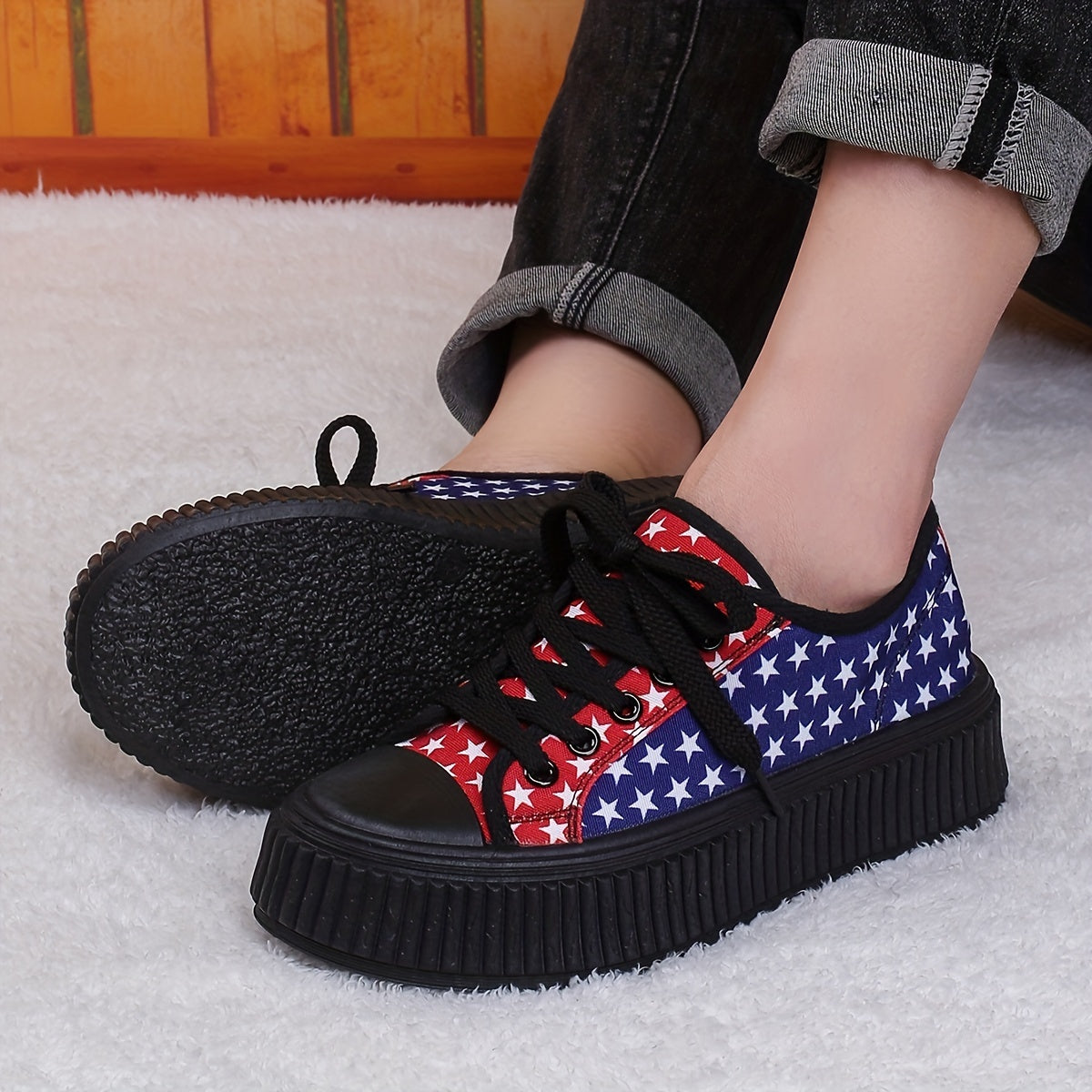 Women's Star Pattern Platform Lace Up Sneakers