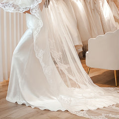 Romantic Double Layer Bridal Veil with Flowing Tails