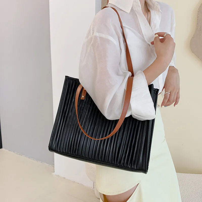 Autumn High-capacity Female Pleated Shoulder Bag B395