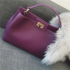 Lychee Pattern Kitten Shoulder Bag with Golden Lock
