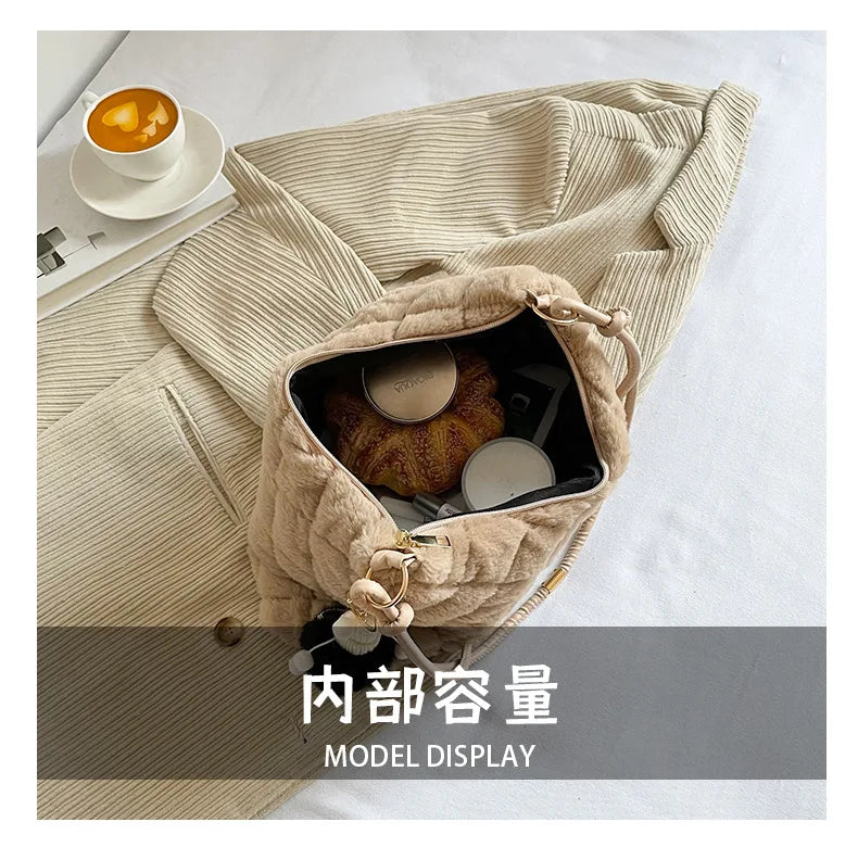 Women's Half Moon Crossbody Bag in Fur