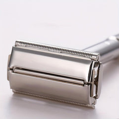Men's Manual Rotary Razor with Bottom Knob for Fine-Tuned Shaving Effect
