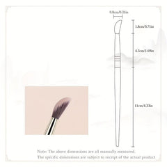 Precision Angled Concealer Brush for Flawless Coverage of Dark Circles