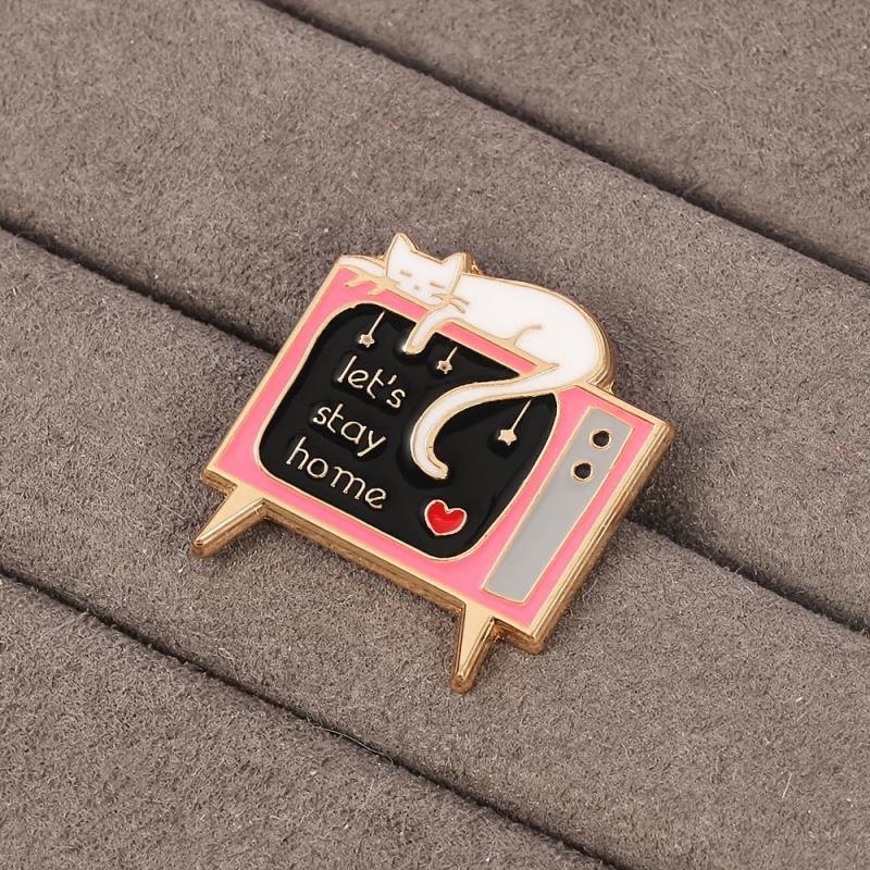 Creative Kitten TV Brooch Enamel Pin Anti-Exposure Waist Backpack Accessory