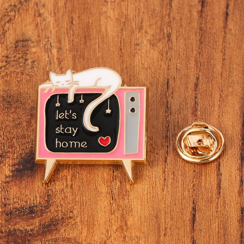 Creative Kitten TV Brooch Enamel Pin Anti-Exposure Waist Backpack Accessory
