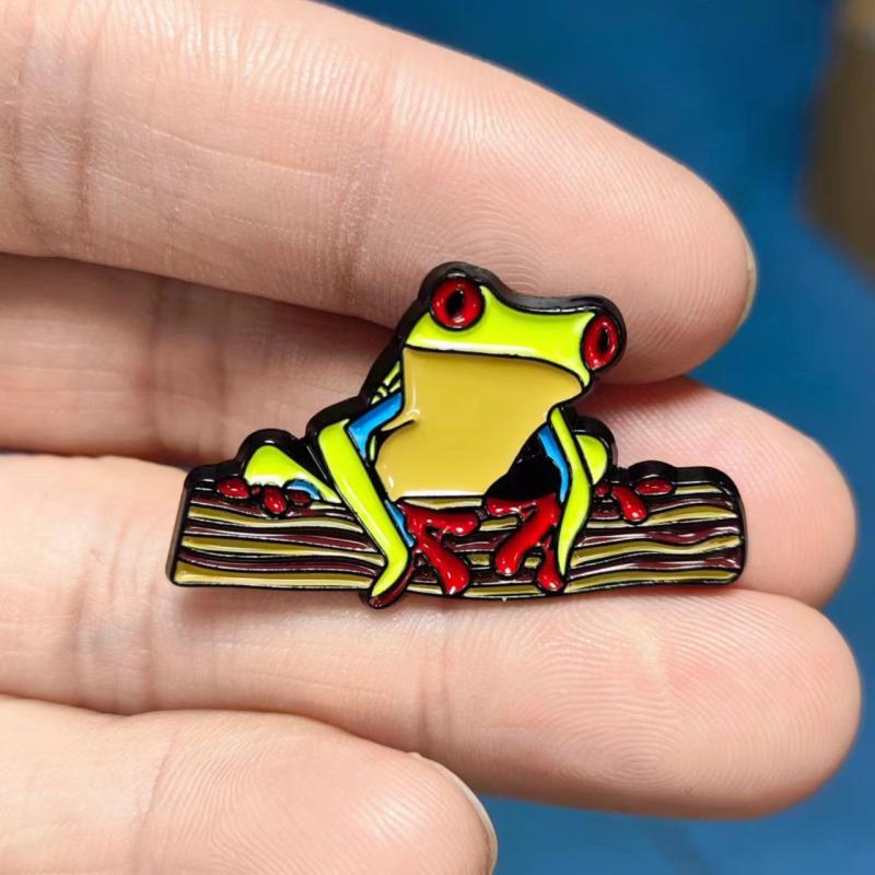 Red Eyed Tree Frog Brooch Pin For Men