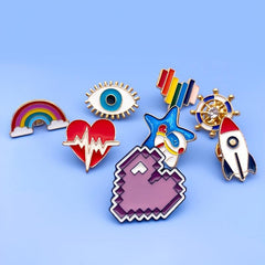 Pixel Heart Astronaut Brooch - Creative Cartoon Design