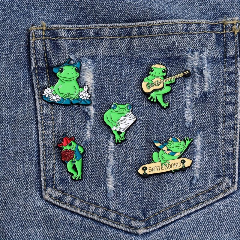 Frog Shaped Green Brooch Alloy Cartoon Pin